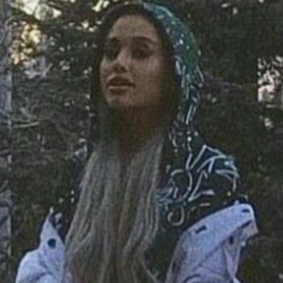 ARIANA GRANDE GREEN CHRISTMAS AND CHILL ONESIE - Picture 2 of 4